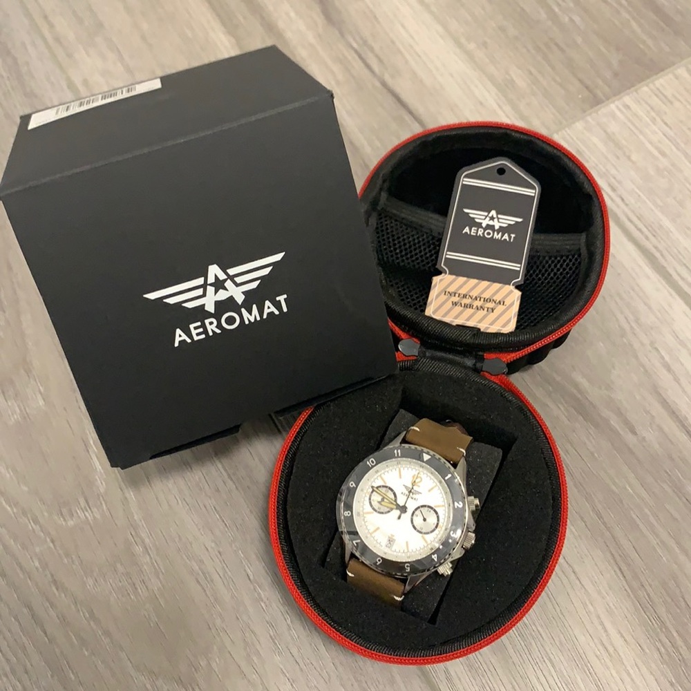 BNWT AEROMAT Black & White Leather Men’s Watch
